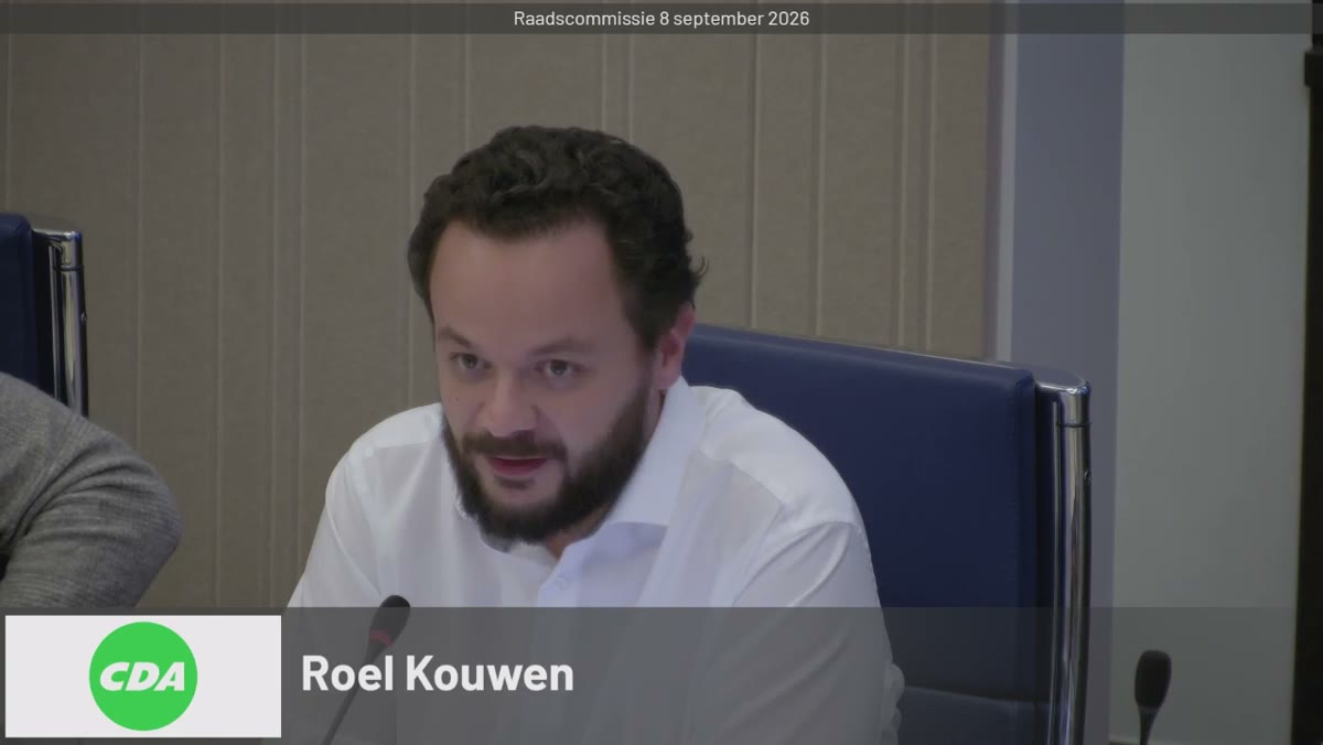 Beeld uit de opname van de raadscommissie van Dalfsen