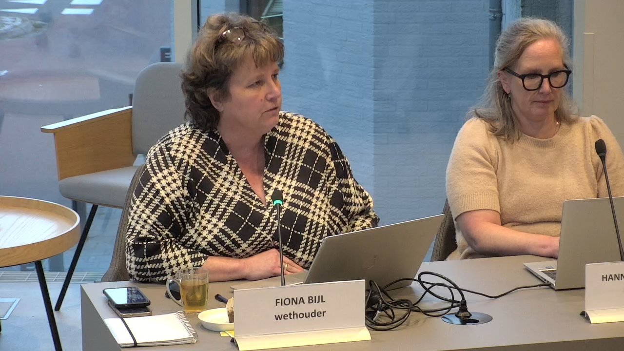 Beeld uit de opname van de raadsvergadering van Geldrop-Mierlo