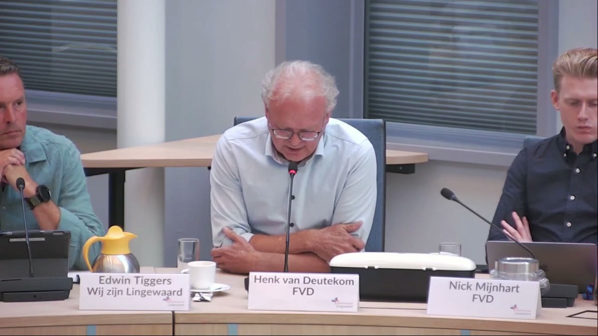 Beeld uit de opname van de raadsvergadering van Lingewaard
