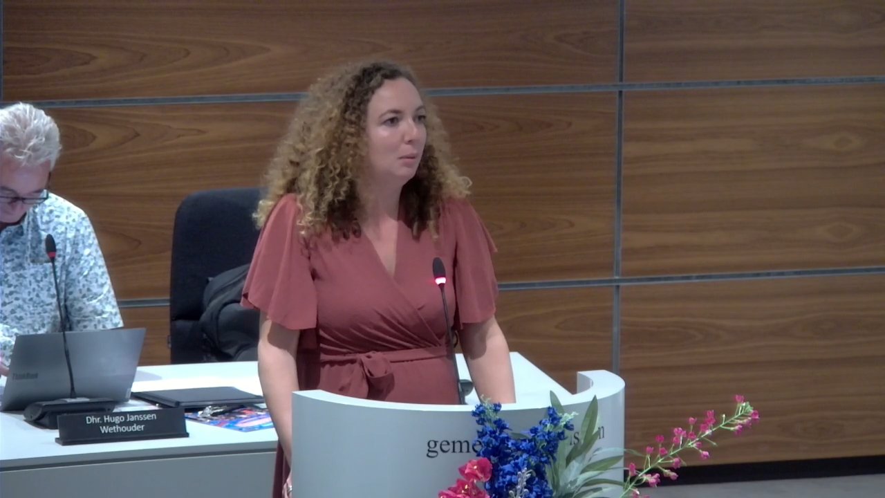 Beeld uit de opname van de raadsvergadering van Brunssum
