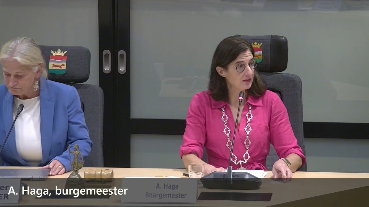 Beeld uit de opname van de raadsvergadering (dantumadiel) - extra ingelaste raad van Dantumadiel