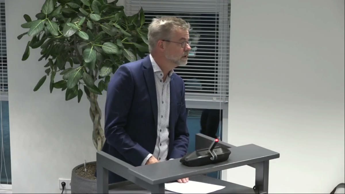 Beeld uit de opname van de besluitvormende raadsvergadering van Oirschot
