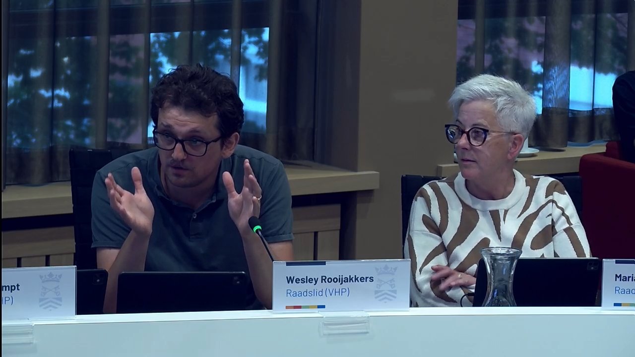 Beeld uit de opname van de gemeenteraad van Bladel
