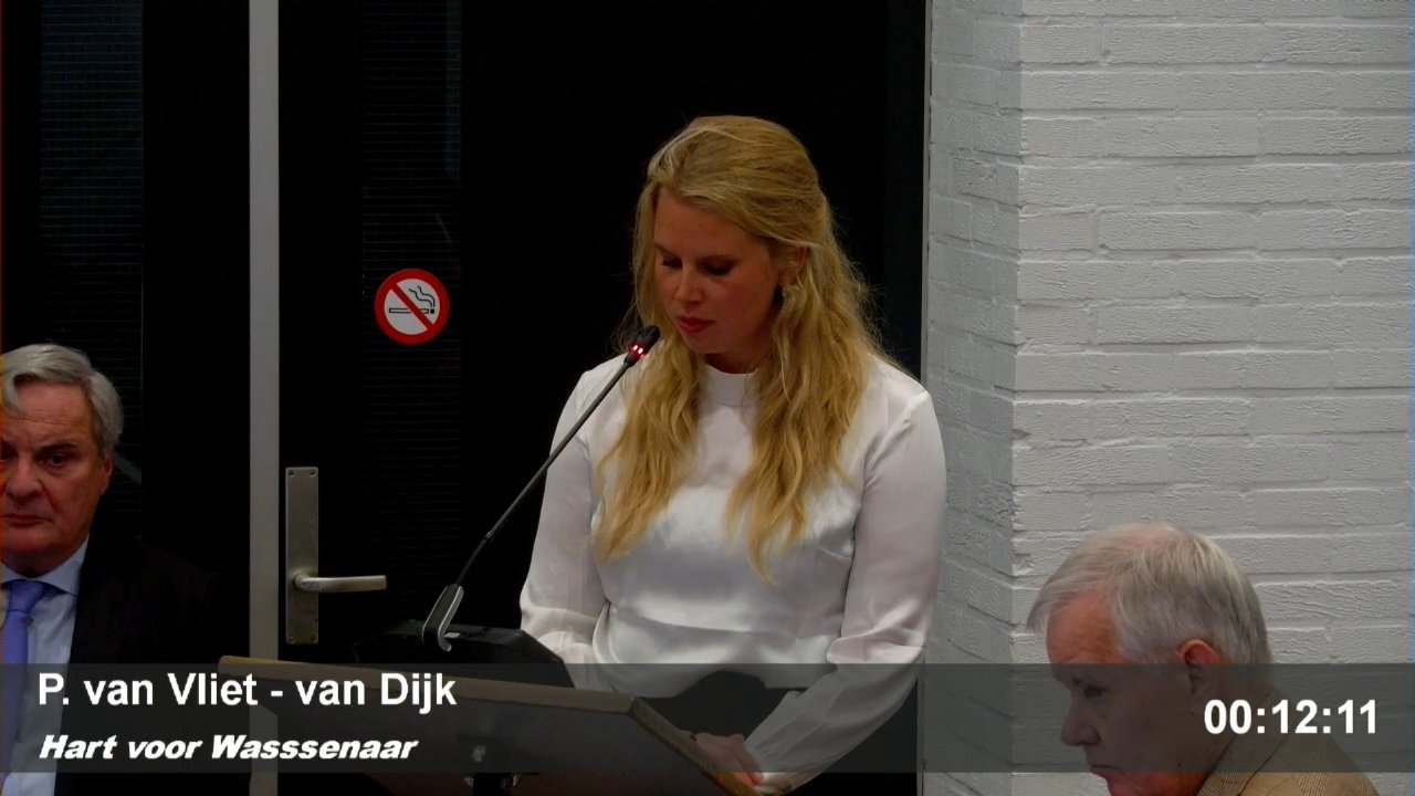 Beeld uit de opname van de raadsvergadering wassenaar van Wassenaar