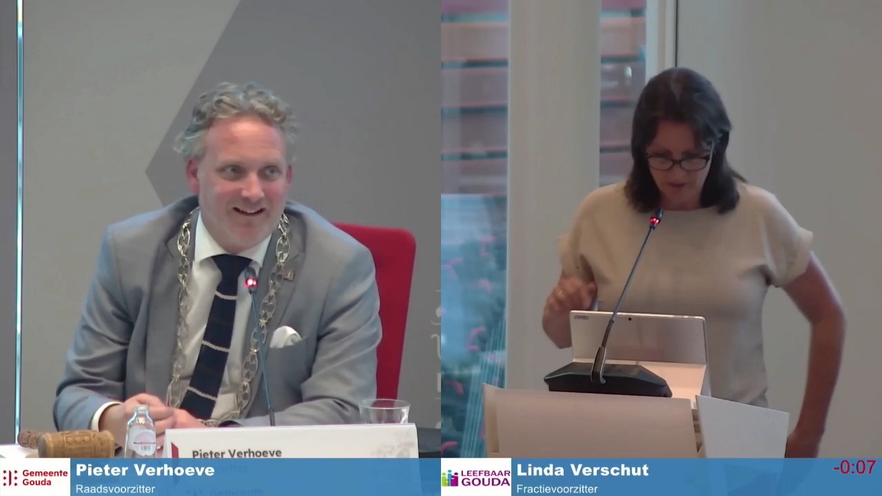 Beeld uit de opname van de raadsvergadering van Gouda