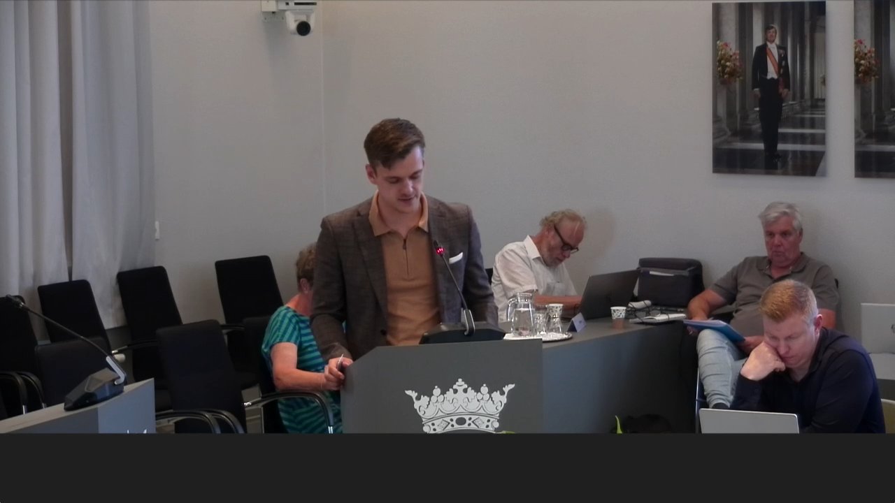 Beeld uit de opname van de raad it beslut - extra - zienswijze sonac van Tytsjerksteradiel