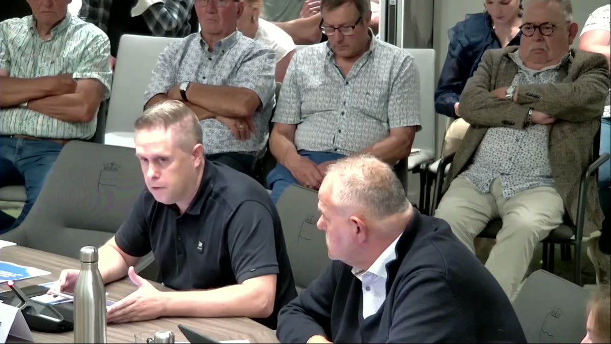 Beeld uit de opname van de raadsvergadering van Nederweert