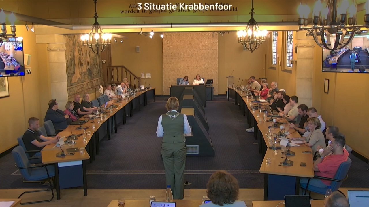 Beeld uit de opname van de raadsvergadering van Bergen op Zoom