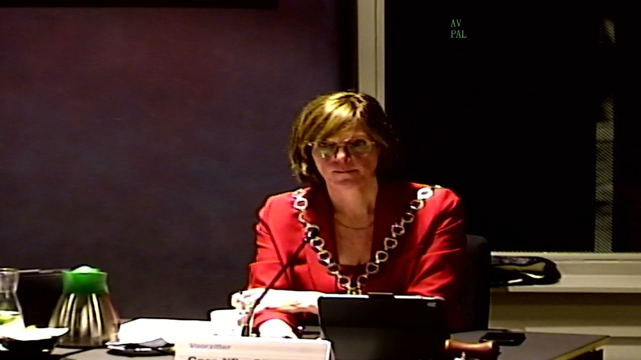Beeld uit de opname van de raadsvergadering van Oldambt