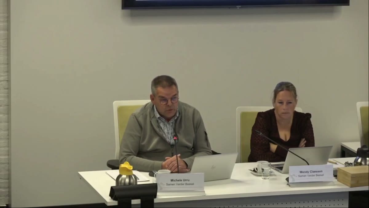 Beeld uit de opname van de besluitvormende raadsvergadering van Beesel