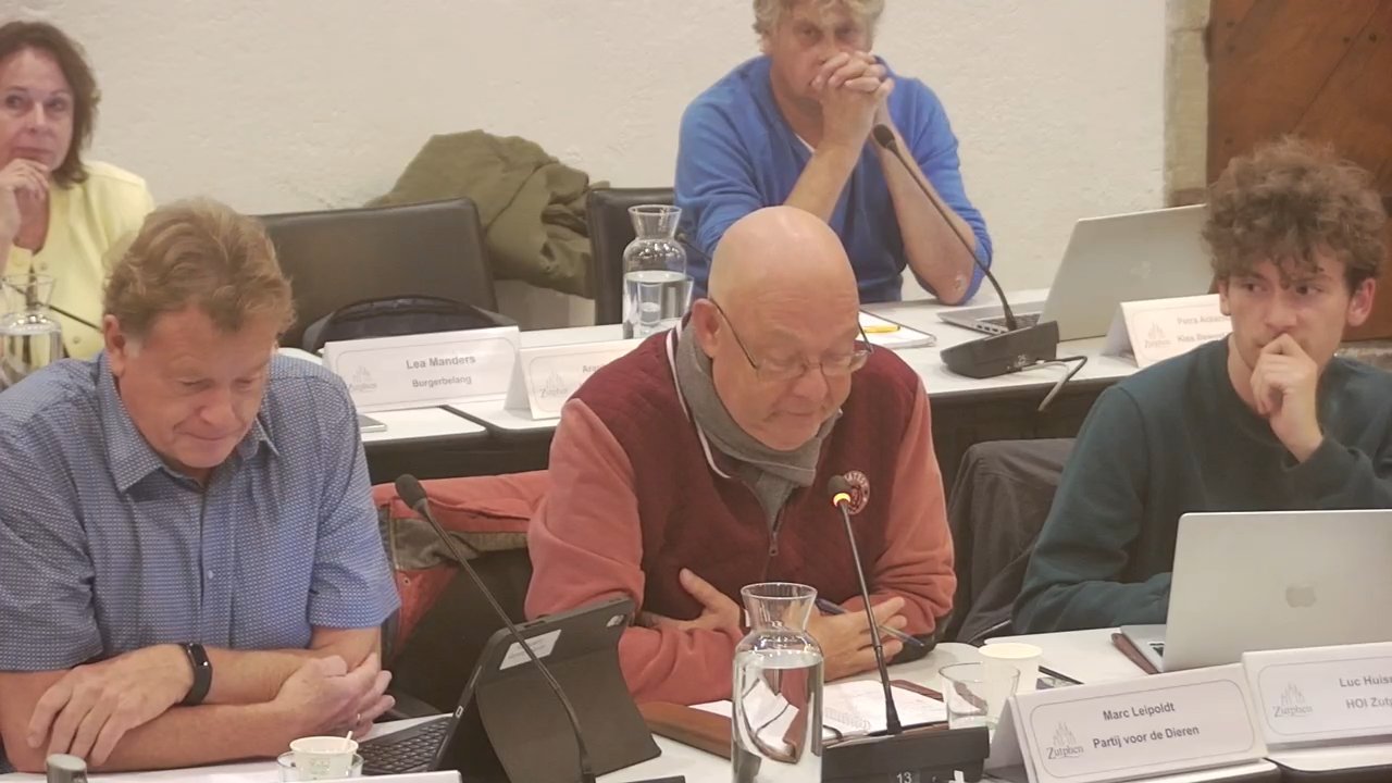 Beeld uit de opname van de sprekersplein (burgerzaal) van Zutphen