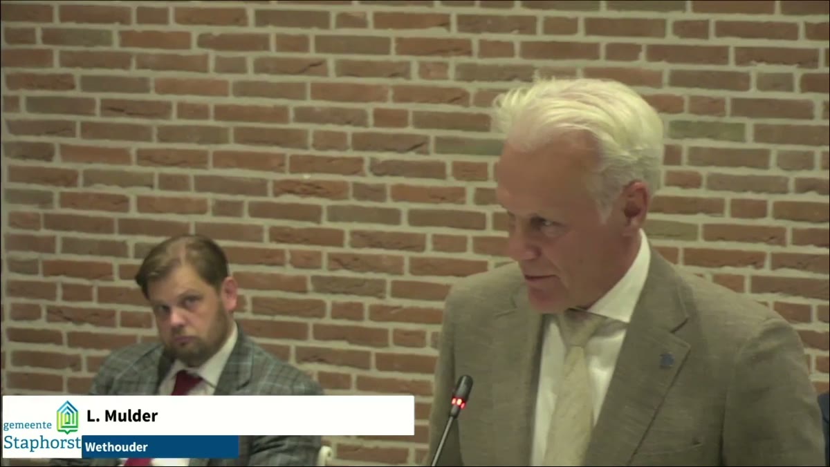 Beeld uit de opname van de raadsvergadering van Staphorst