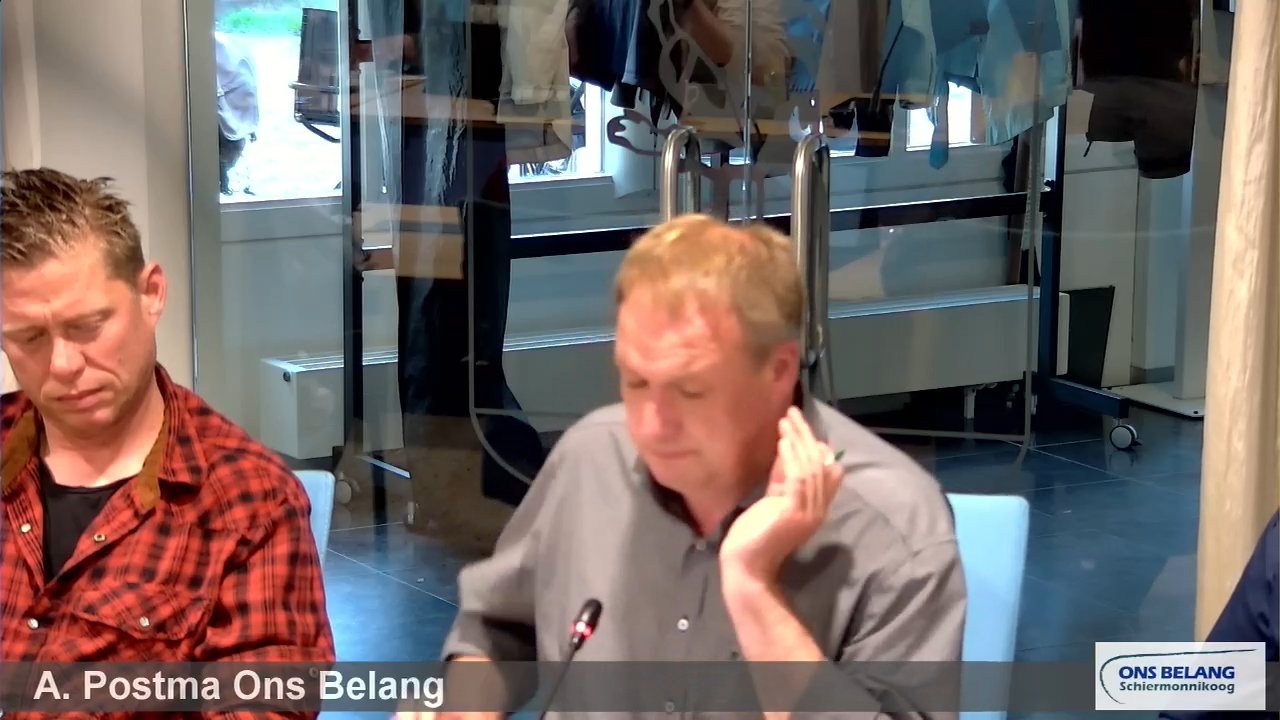 Beeld uit de opname van de raadsvergadering van Schiermonnikoog