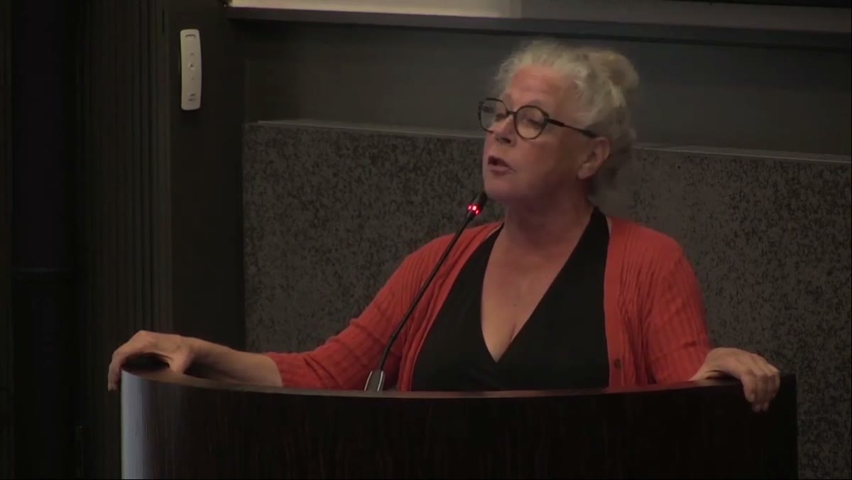 Beeld uit de opname van de gemeenteraad van Roermond
