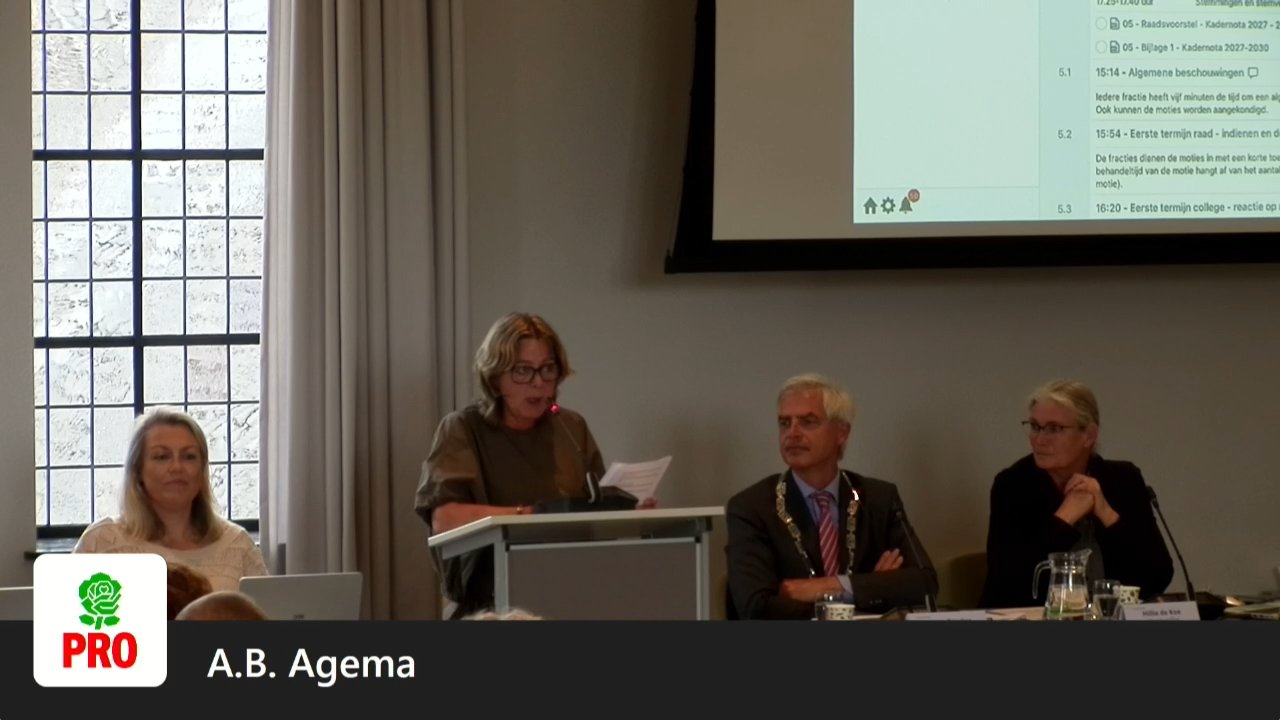 Beeld uit de opname van de raad it beslut - financiële stukken: mjp grex, jaarrekening, kadernota van Tytsjerksteradiel