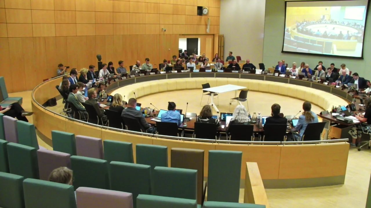 Beeld uit de opname van de besluitronde (raadsvergadering) van Nijmegen