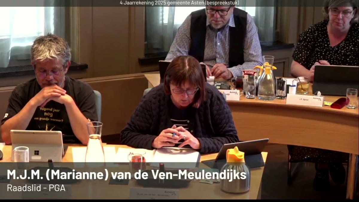 Beeld uit de opname van de gemeenteraad - kadernota van Asten