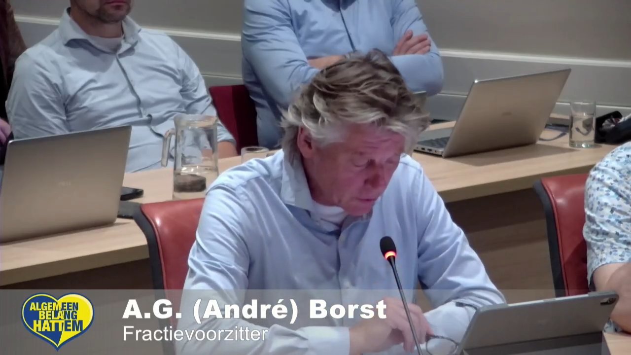 Beeld uit de opname van de brede commissie van Hattem