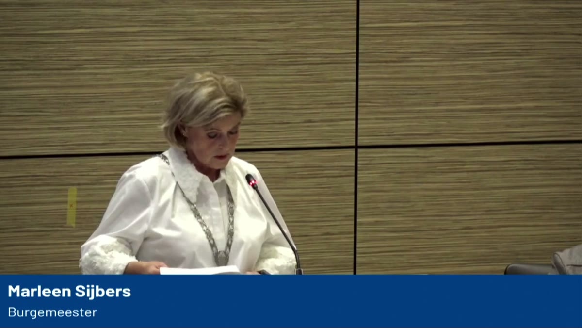 Beeld uit de opname van de gemeenteraad - extra raadsvergadering van Tholen