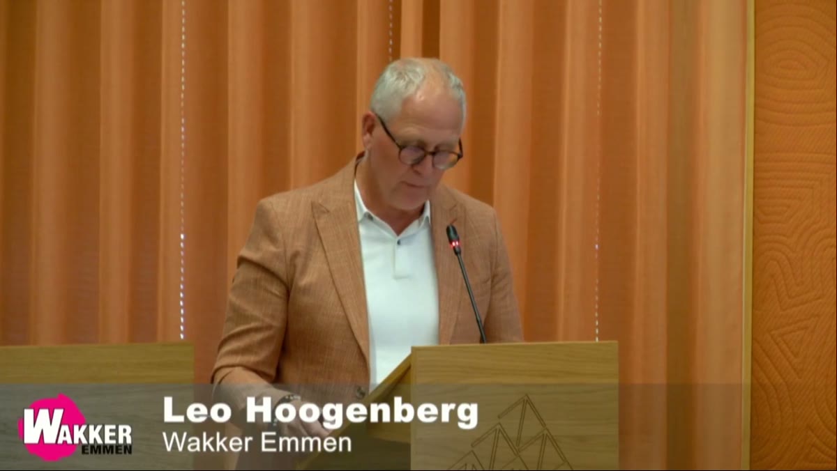 Beeld uit de opname van de raadsvergadering van Emmen