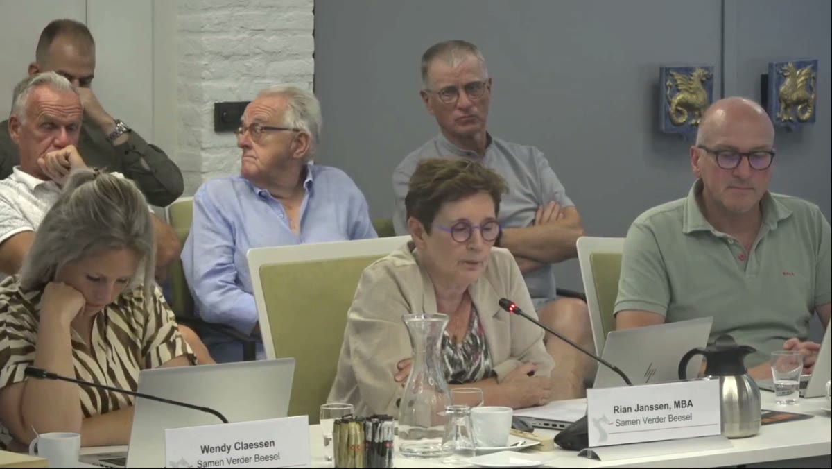 Beeld uit de opname van de besluitvormende raadsvergadering van Beesel