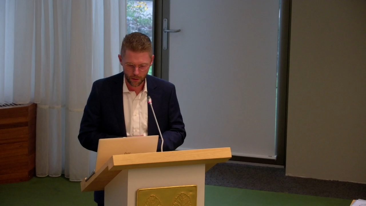 Beeld uit de opname van de raad van Oldebroek