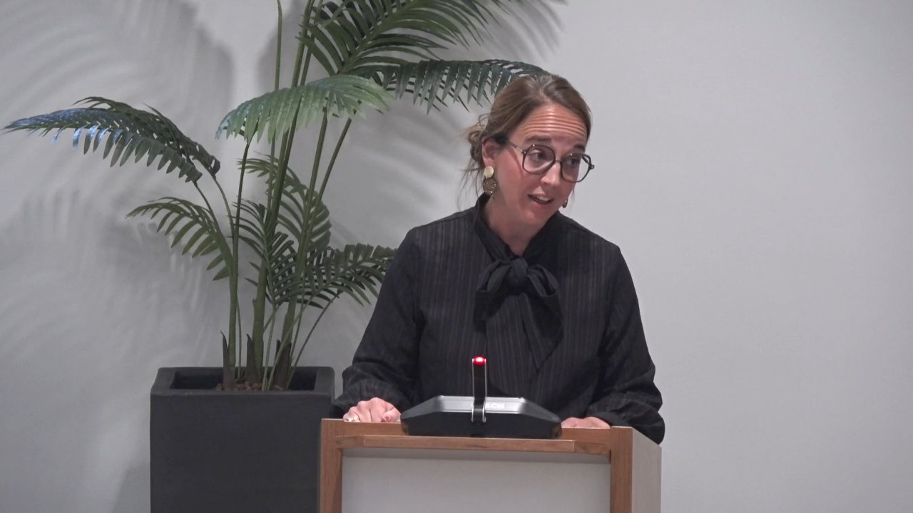 Beeld uit de opname van de gemeenteraad van Roerdalen