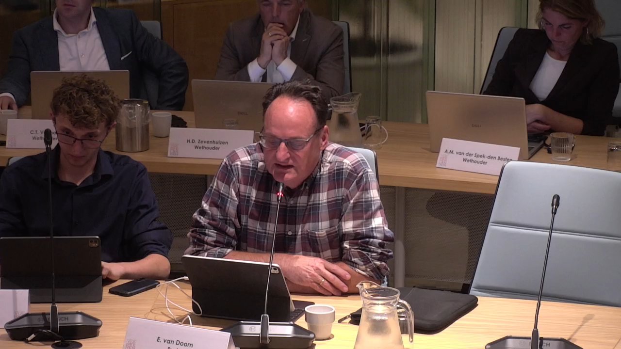 Beeld uit de opname van de commissie ruimte, wonen en duurzaamheid van Vijfheerenlanden