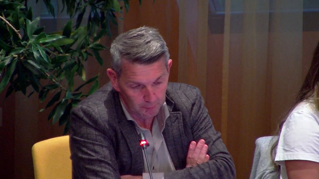 Beeld uit de opname van de gemeenteraad van Reusel-De Mierden