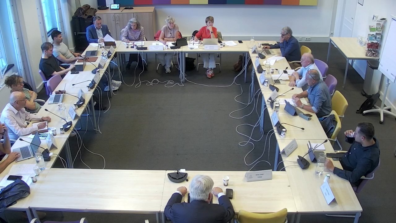 Beeld uit de opname van de bestuur en middelen - oordeelsvormend (c) - 1. vaste agendapunten; 2. bespreken jaarverslag gemeentelijke ombudsman van Zutphen