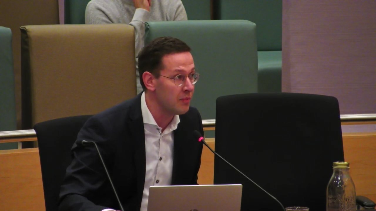 Beeld uit de opname van de raadzaal (gespreksrondes) van Nijmegen