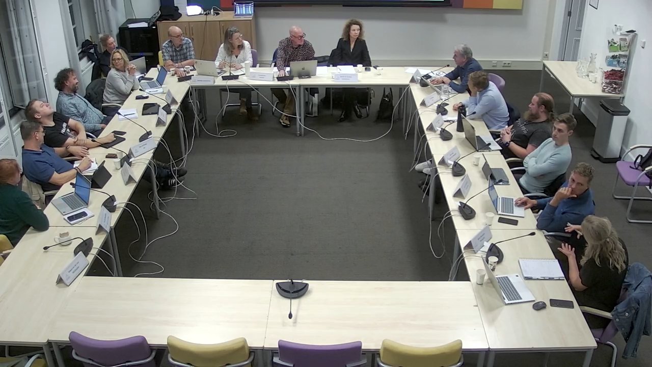 Beeld uit de opname van de ruimte - beeldvormend (c) - 1. informerende presentatie over evaluatierapport pilot anders inzamelen; 2. informerende presentatie beleid spelen, bewegen en ontmoeten van Zutphen