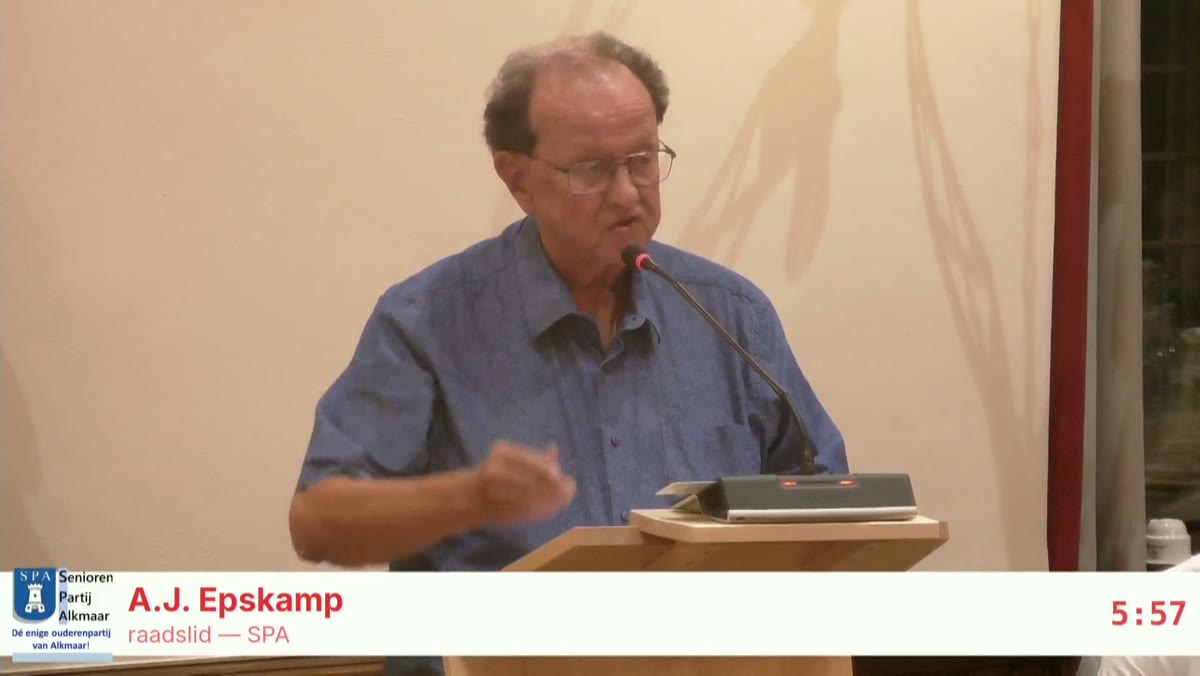 Beeld uit de opname van de gemeenteraad van Alkmaar