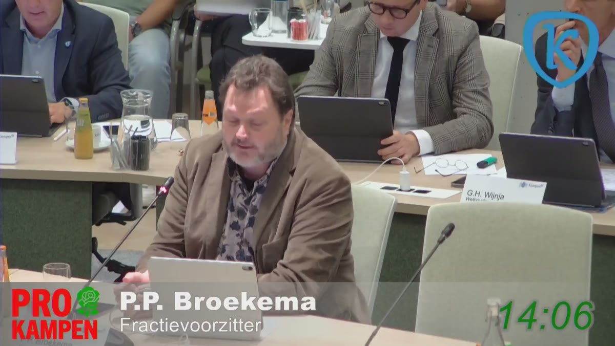 Beeld uit de opname van de raadsvergadering van Kampen