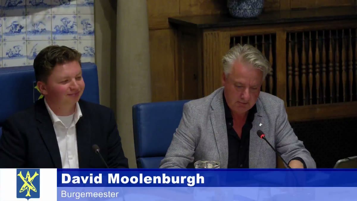Beeld uit de opname van de raadscommissie van Zandvoort
