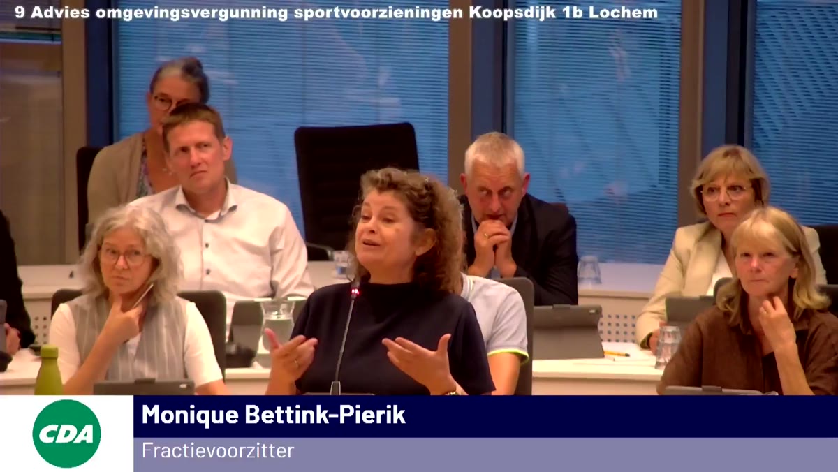 Beeld uit de opname van de raadsvergadering van Lochem
