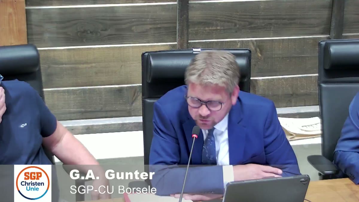 Beeld uit de opname van de besluitvormende raadsvergadering van Borsele