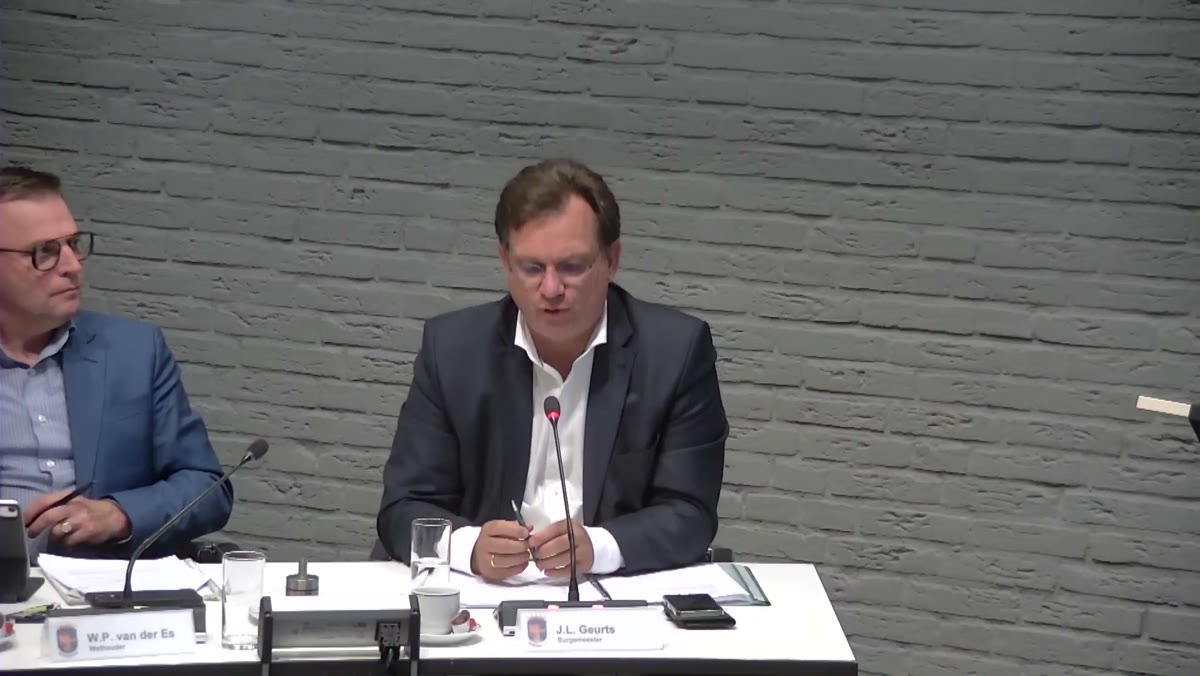 Beeld uit de opname van de commissie bestuur en financiën van Bunschoten