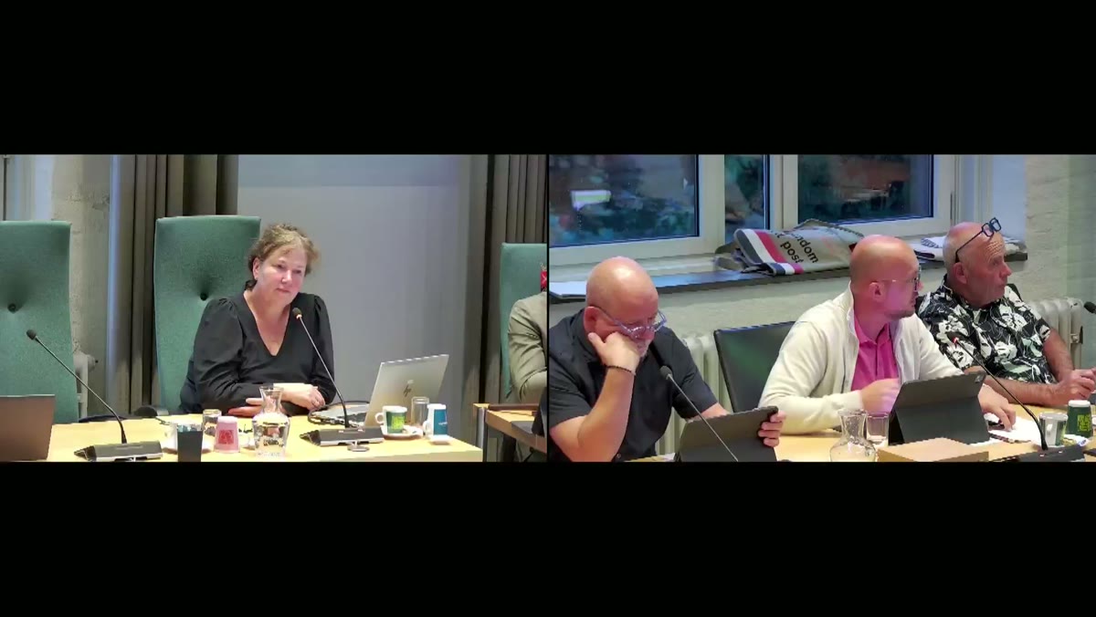 Beeld uit de opname van de raadsvergadering van Kapelle