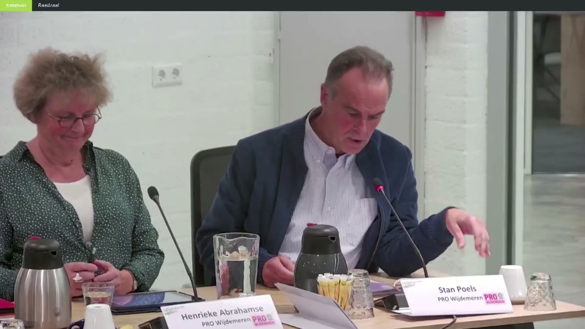 Beeld uit de opname van de commissie bestuur en middelen en msz van Wijdemeren