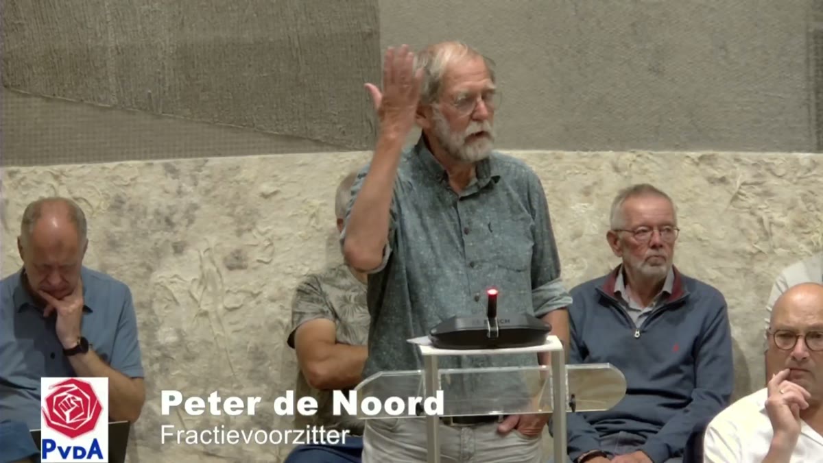 Beeld uit de opname van de gemeenteraad van Hellendoorn