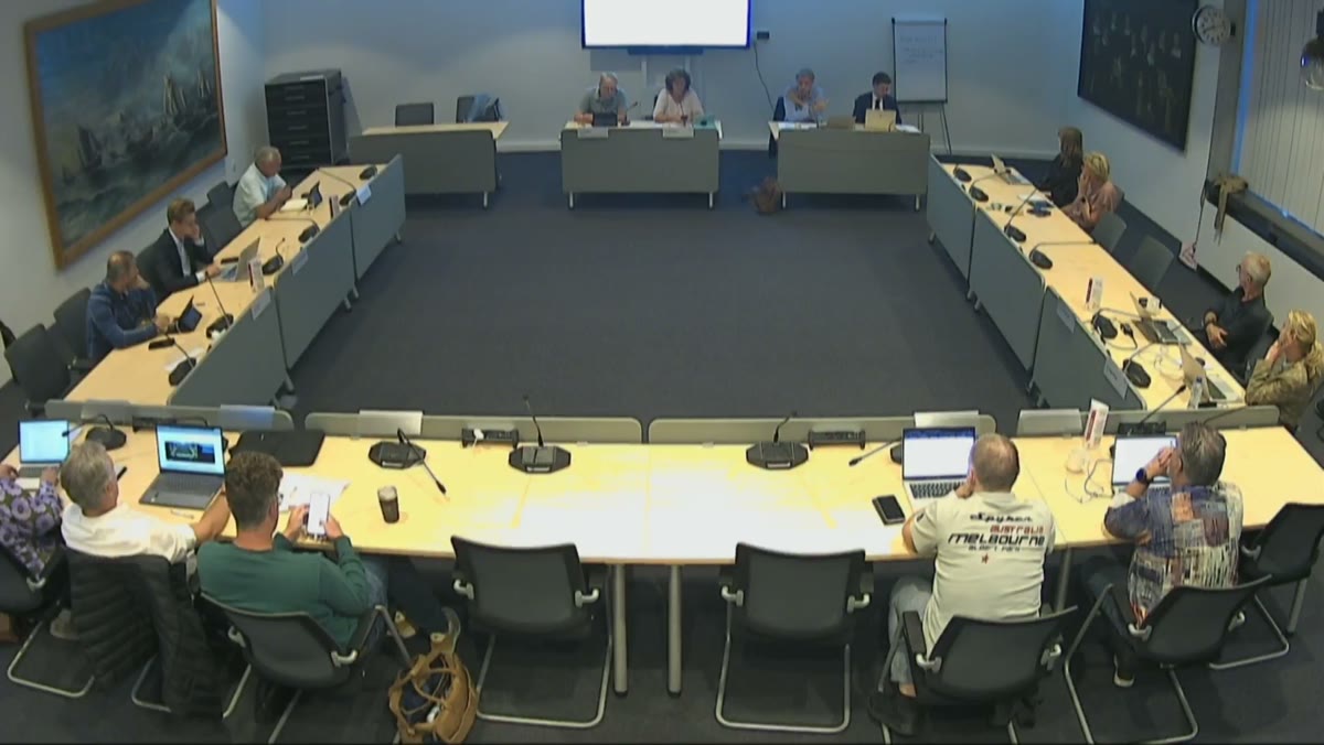 Beeld uit de opname van de bij deze vergadering is ondertiteling beschikbaar. nadat de player is gestart kunt u de ondertiteling aanzetten door onderaan de player op 'cc' te klikken. van Maassluis
