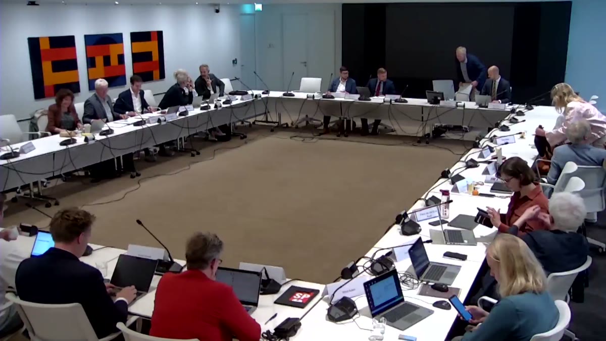 Beeld uit de opname van de steatekommisje (beweging 1 en 2) van Fryslân