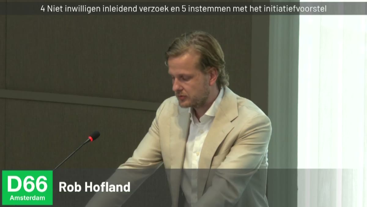 Beeld uit de opname van de raad van Amsterdam
