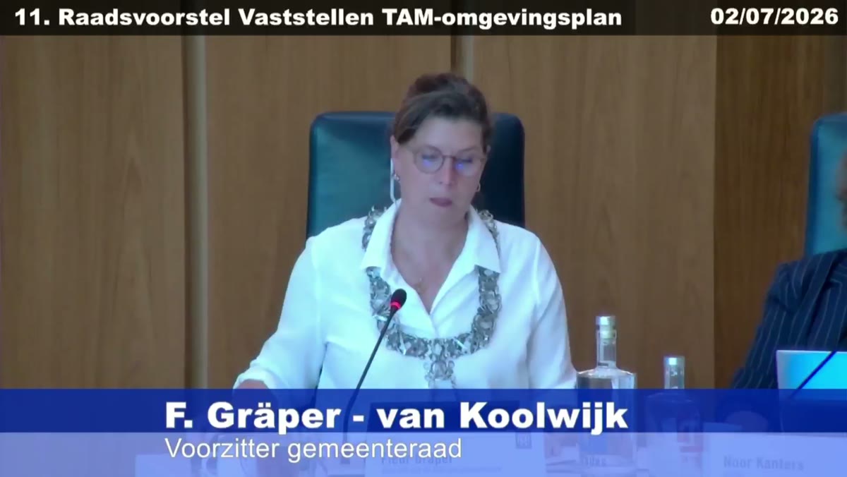 Beeld uit de opname van de raadsvergadering van Tilburg