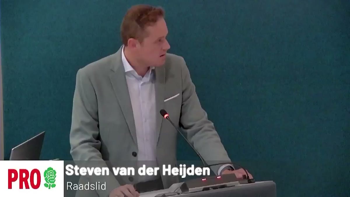 Beeld uit de opname van de raadsvergadering (extra) van Best