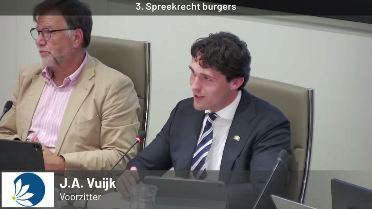 Beeld uit de opname van de commissie wos van Hendrik-Ido-Ambacht
