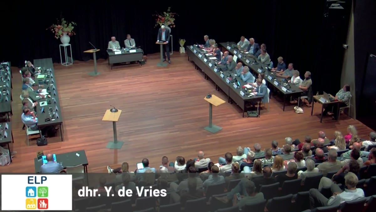 Beeld uit de opname van de gecombineerde het debat - het besluit (extra raadsvergadering) van Smallingerland