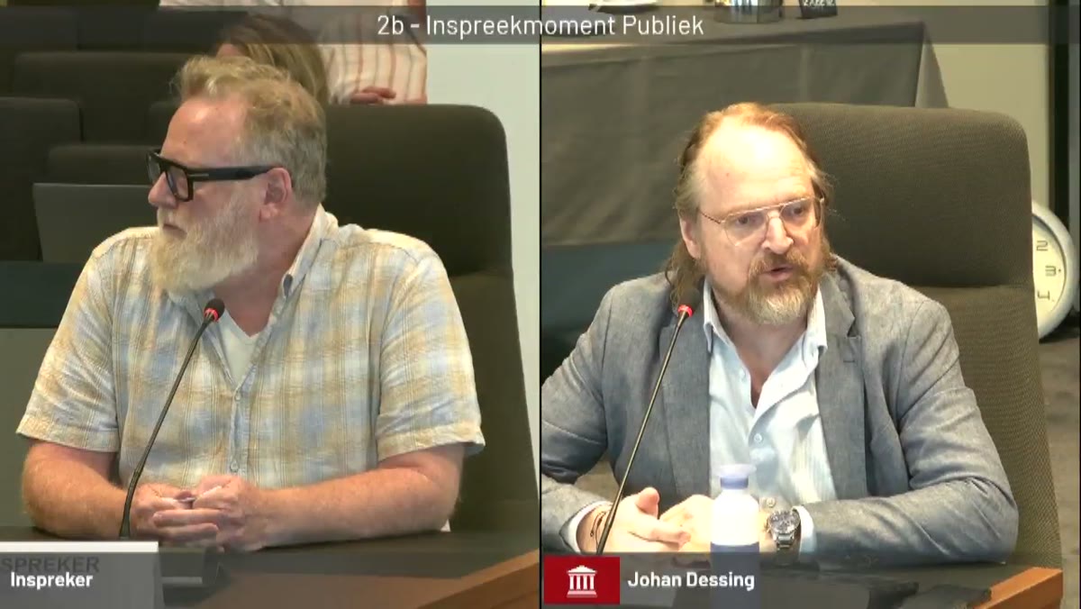 Beeld uit de opname van de raadscommissie mobiliteit van Amsterdam