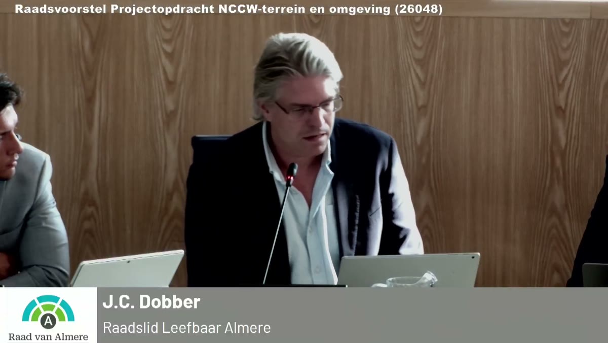 Beeld uit de opname van de politieke markt van Almere